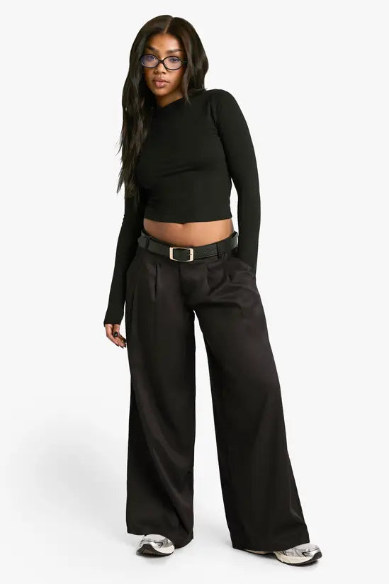 boohoo Basic Long Sleeve Crew Neck Crop Top