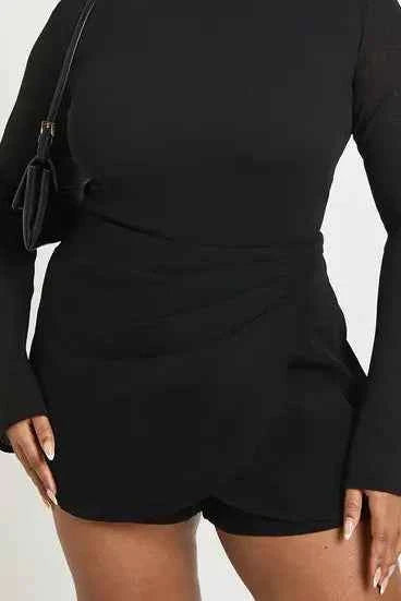 boohoo Plus Ruched Skorts