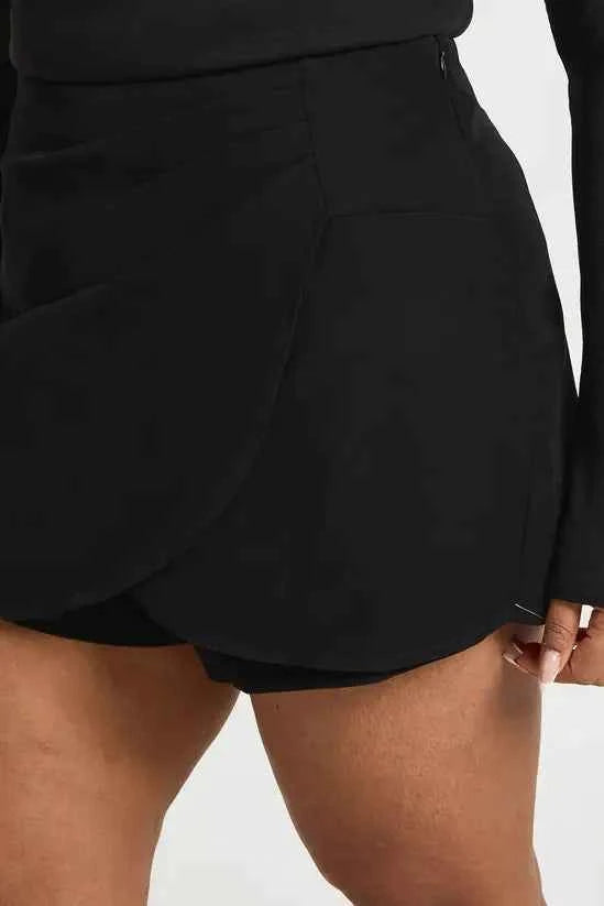 boohoo Plus Ruched Skorts