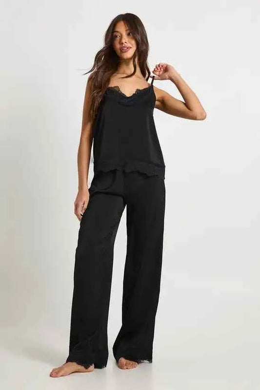 Boohoo - Eyelash Lace Trim Cami & Trouser Pyjama Set
