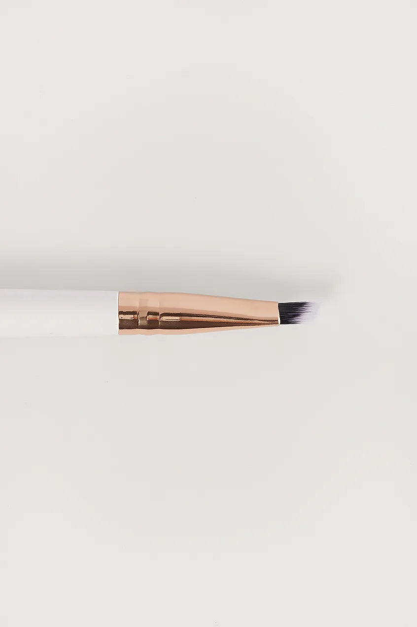 Angled Eyeshadow Brush White