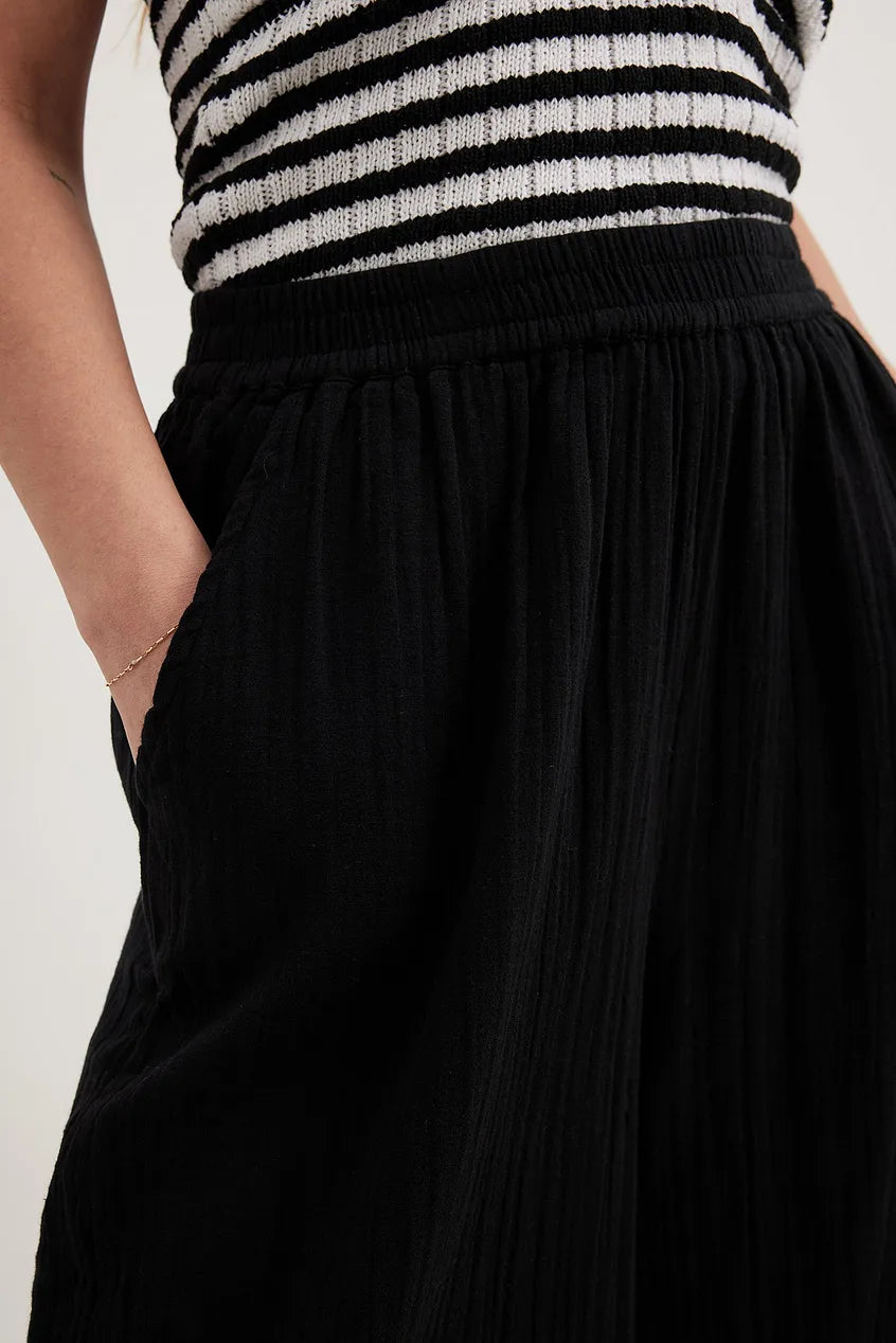 Structured Flowy Elastic Waist Pants