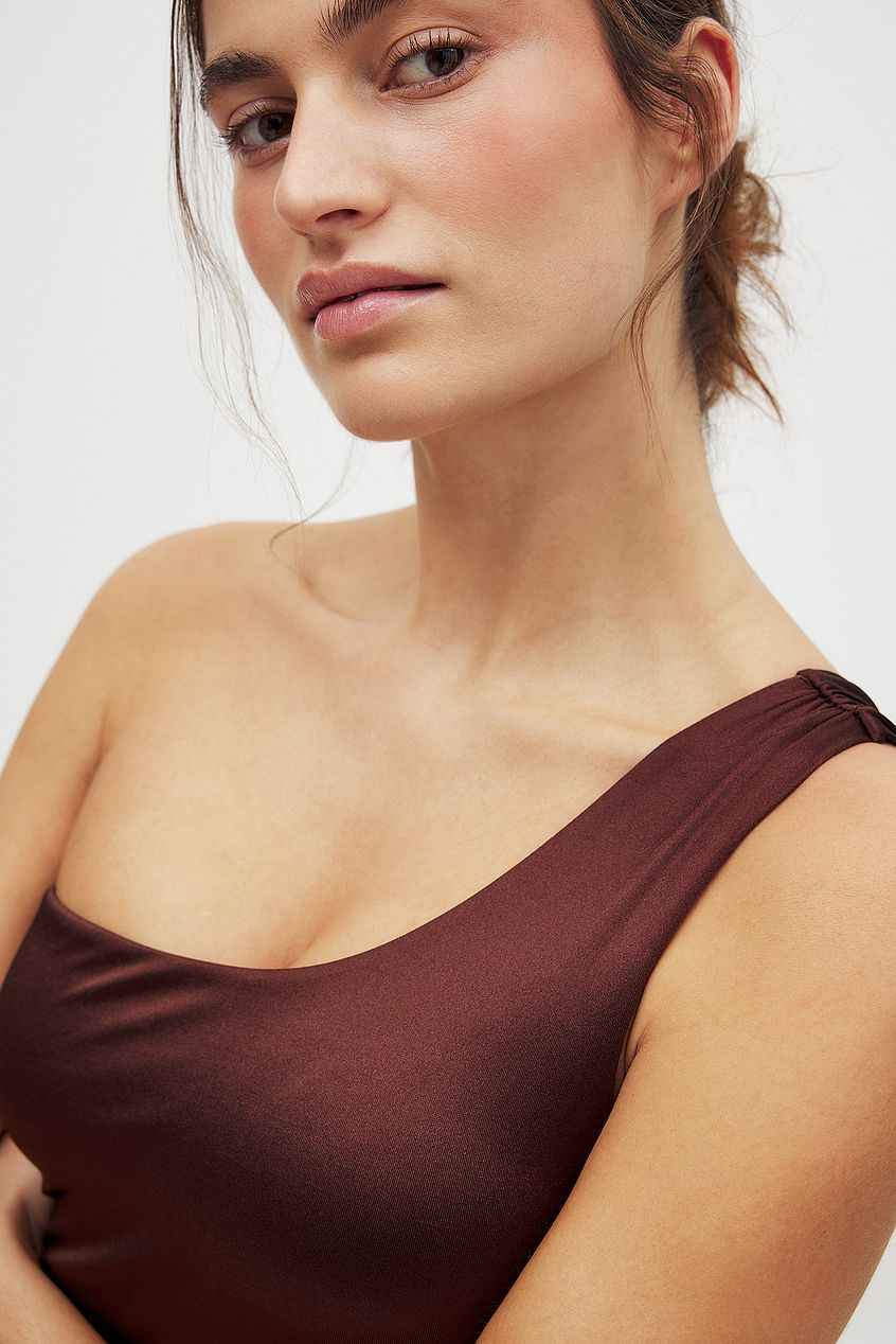 Na-kd Shiny Asymmetric Swimsuit