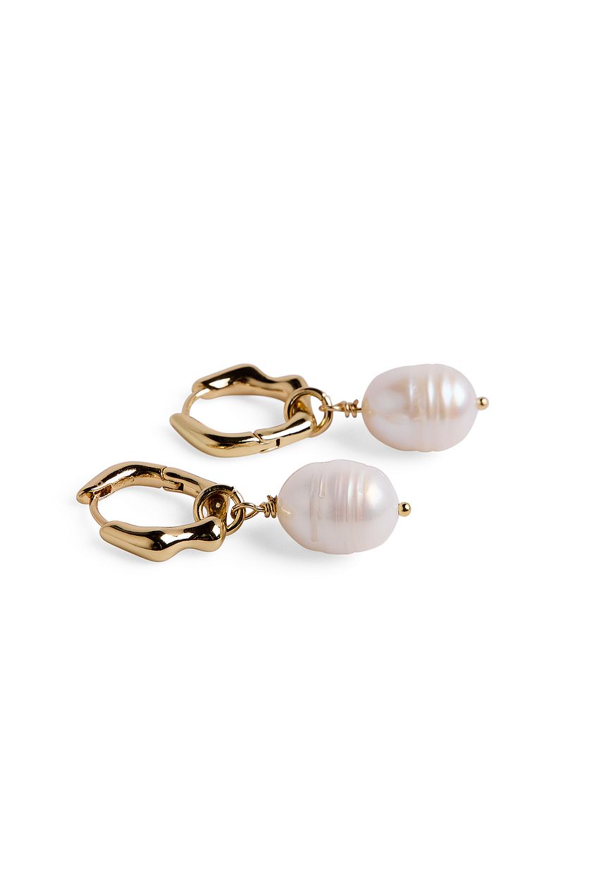 Small Ring Pearl Earrings