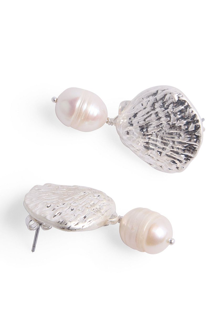 Small Shell Pearl Earrings
