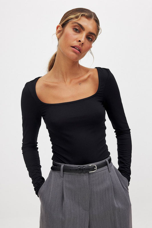 Soft Line Scoop Neck Long Sleeve Top