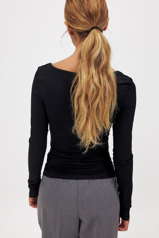 Soft Line Scoop Neck Long Sleeve Top
