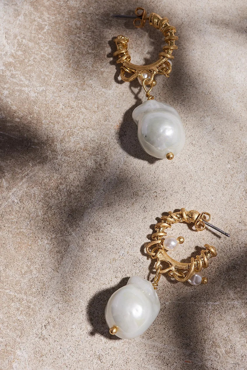 Hanging Pearl Twist Hoops White/Gold