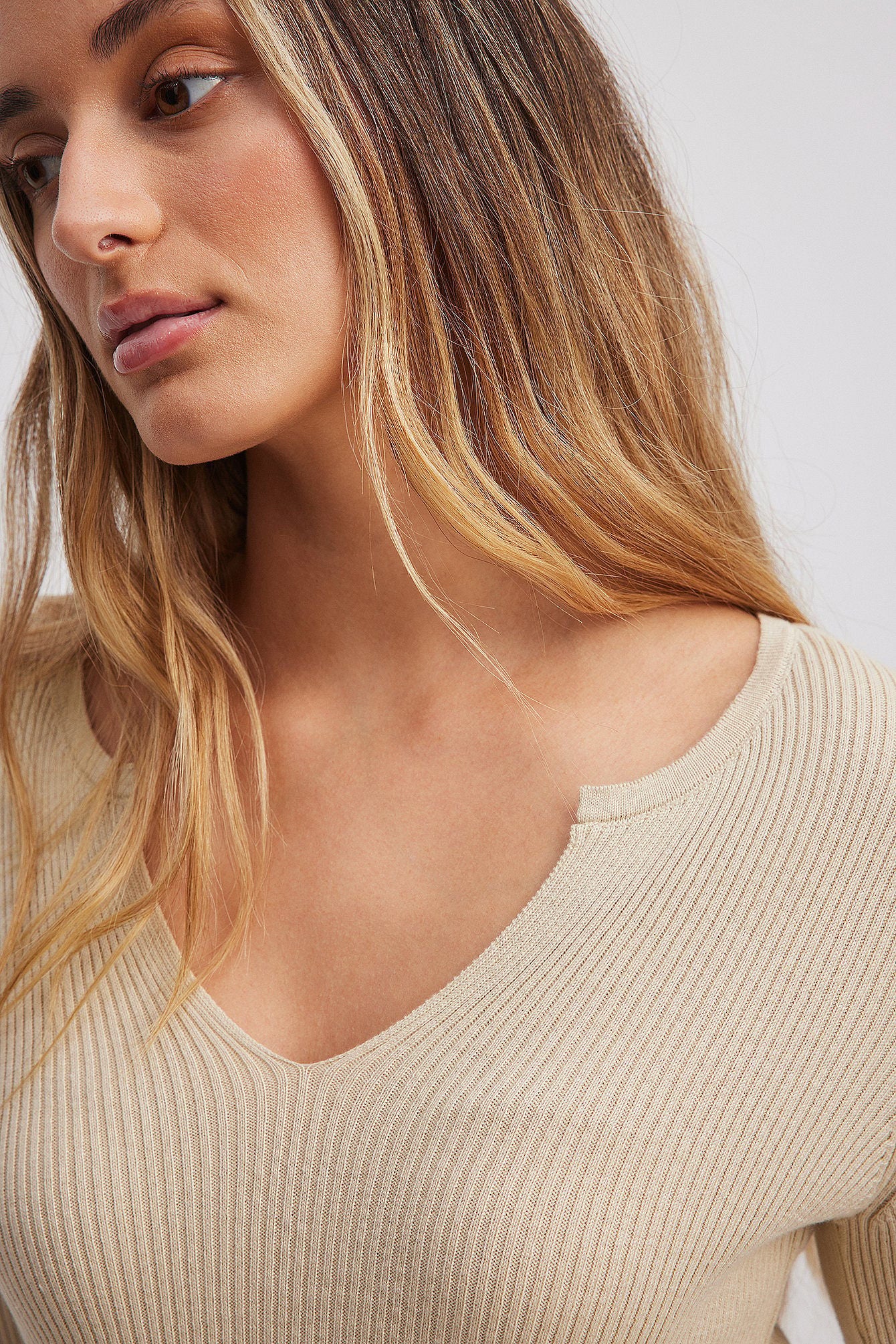 V-detail Light Rib Knitted Sweater