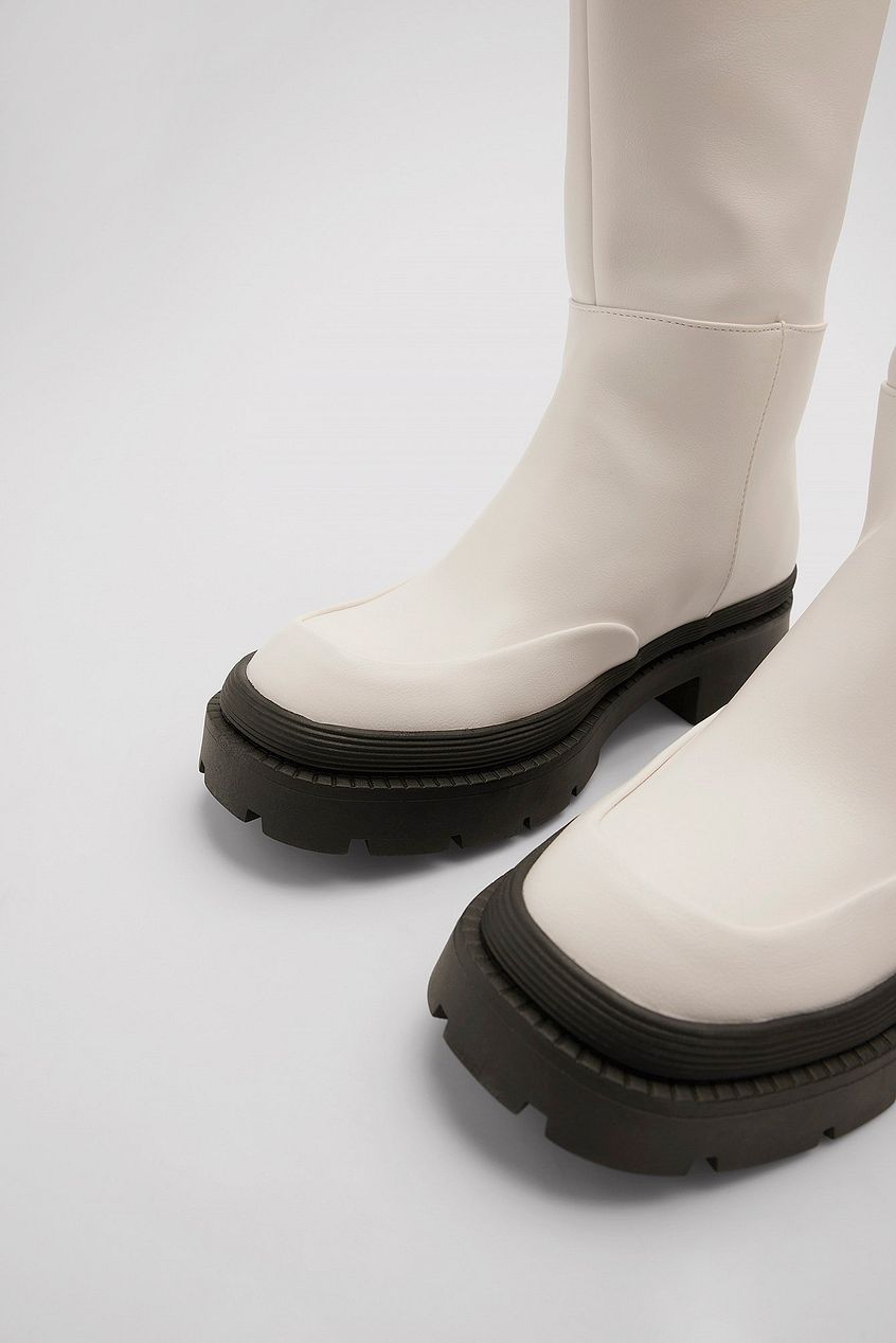 Wide Rounded Shaft Boots