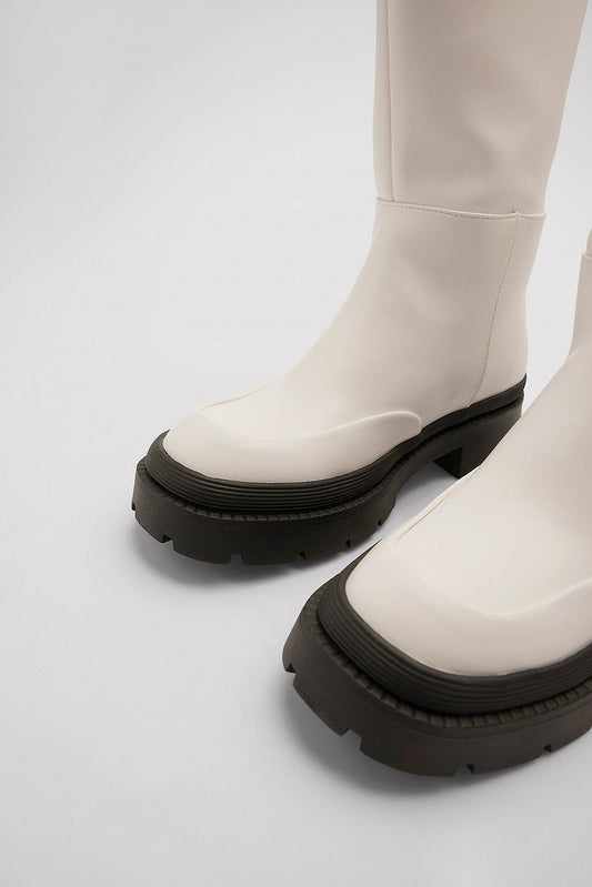 Wide Rounded Shaft Boots
