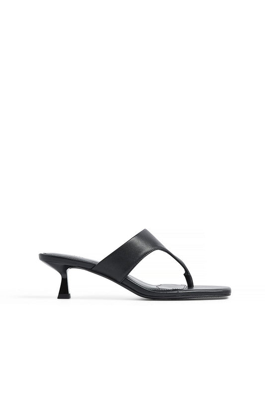 Na-kd Wide Thong Leather Heels