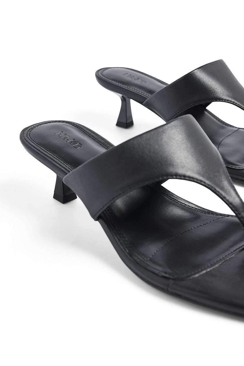 Na-kd Wide Thong Leather Heels
