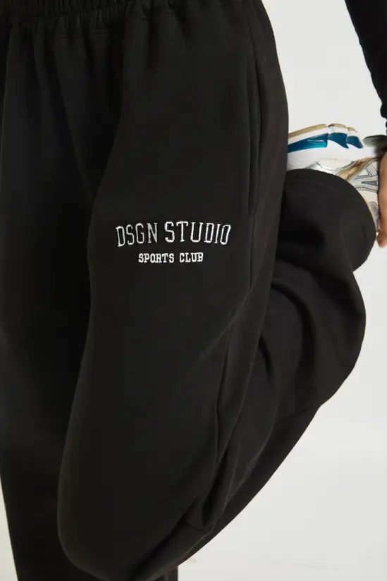 DSGN Studio Tall DSGN Studio Applique Straight Leg Jogge