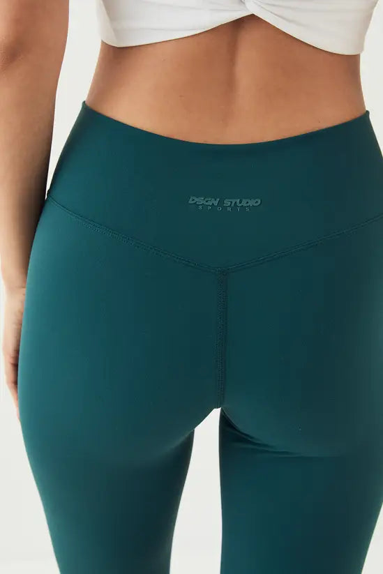 DSGN Studio Sculpt Wrap Waist Capri Legging