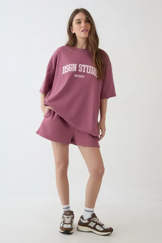 DSGN Studio DSGN Studio Applique Oversized T-Shirt