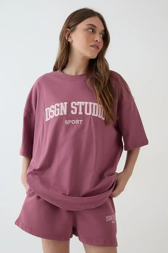 DSGN Studio DSGN Studio Applique Oversized T-Shirt